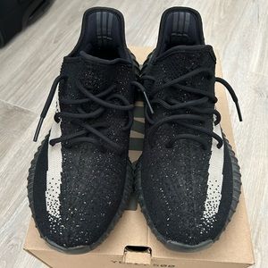 Yeezy 350s Oreo size 9.5 NO BOX